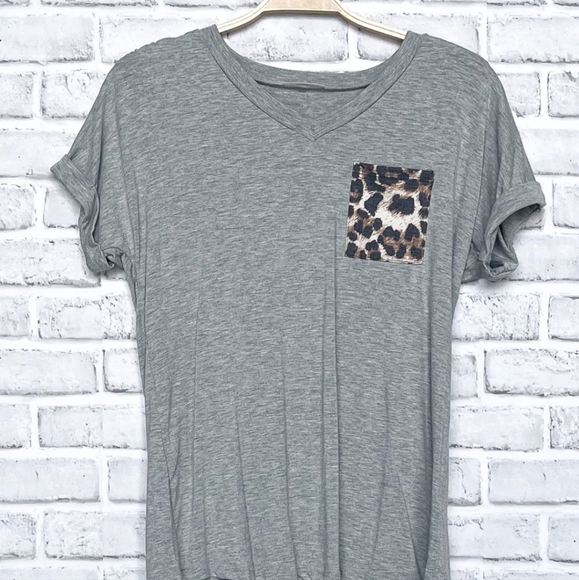 Tops - 💜 New Grey V Neck Top